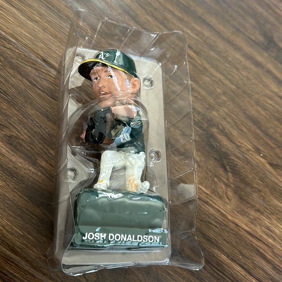 NIB A’s Josh Donaldson Bobble Head - Picture 7 of 8